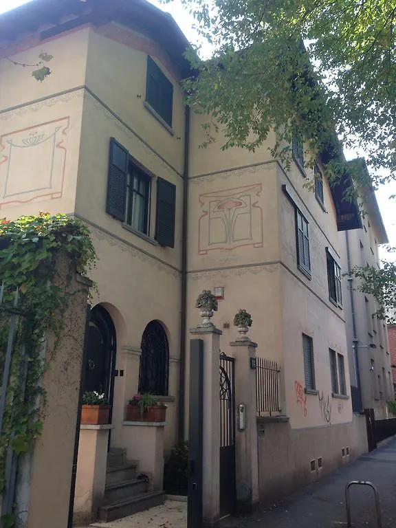 Suite Home Milano Fiera Guest house